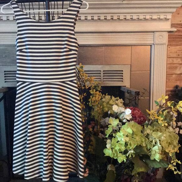 Vtg American Eagle Sz 2 Gray White Striped criss cross back cutout slvls dress - Picture 1 of 6